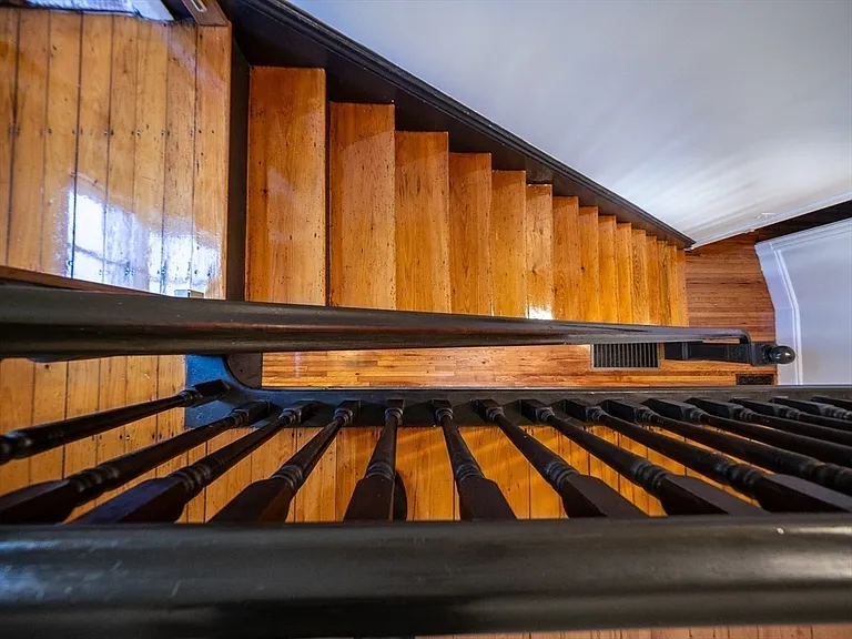 12 Adella Pl — Photo 16