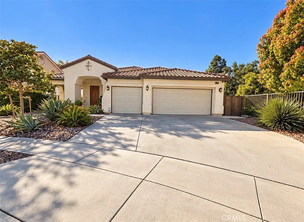 4 bed, 2201 sqft, $3,300 — Photo 1