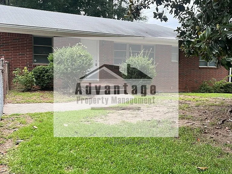 1618 Patricia Dr — Photo 2
