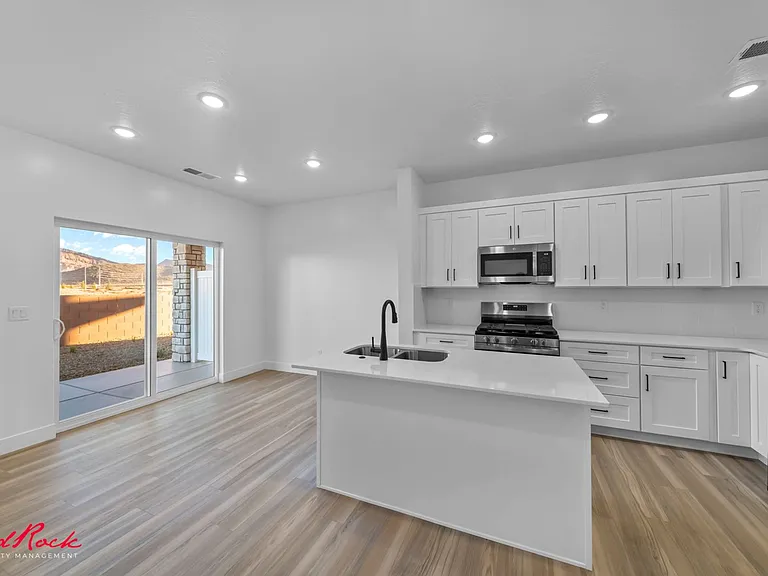 1037 E Malibu Ln — Photo 8