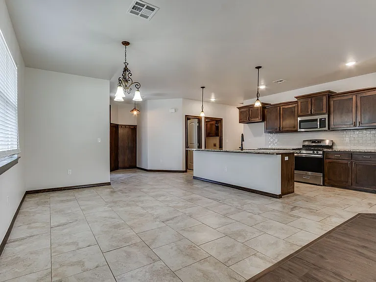 2200 Alta Vista Ln — Photo 9