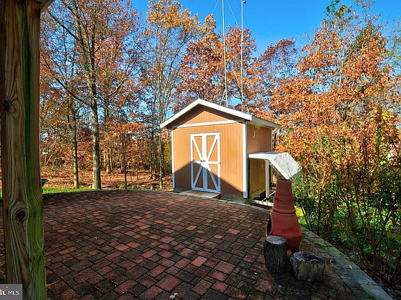 2nd image of 121 Deer Hill Ct