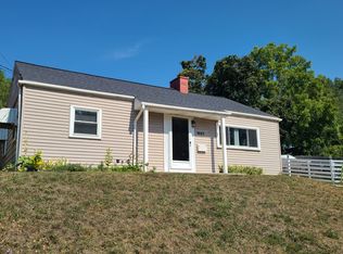 1037 Hollywood St NE, Grand Rapids, MI 49505