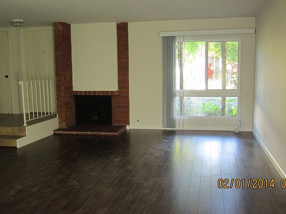 Living Room/Laminate Floor
