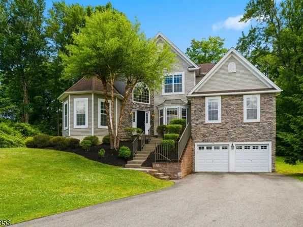 8 Fields Way, Mount Olive Twp., NJ 07828