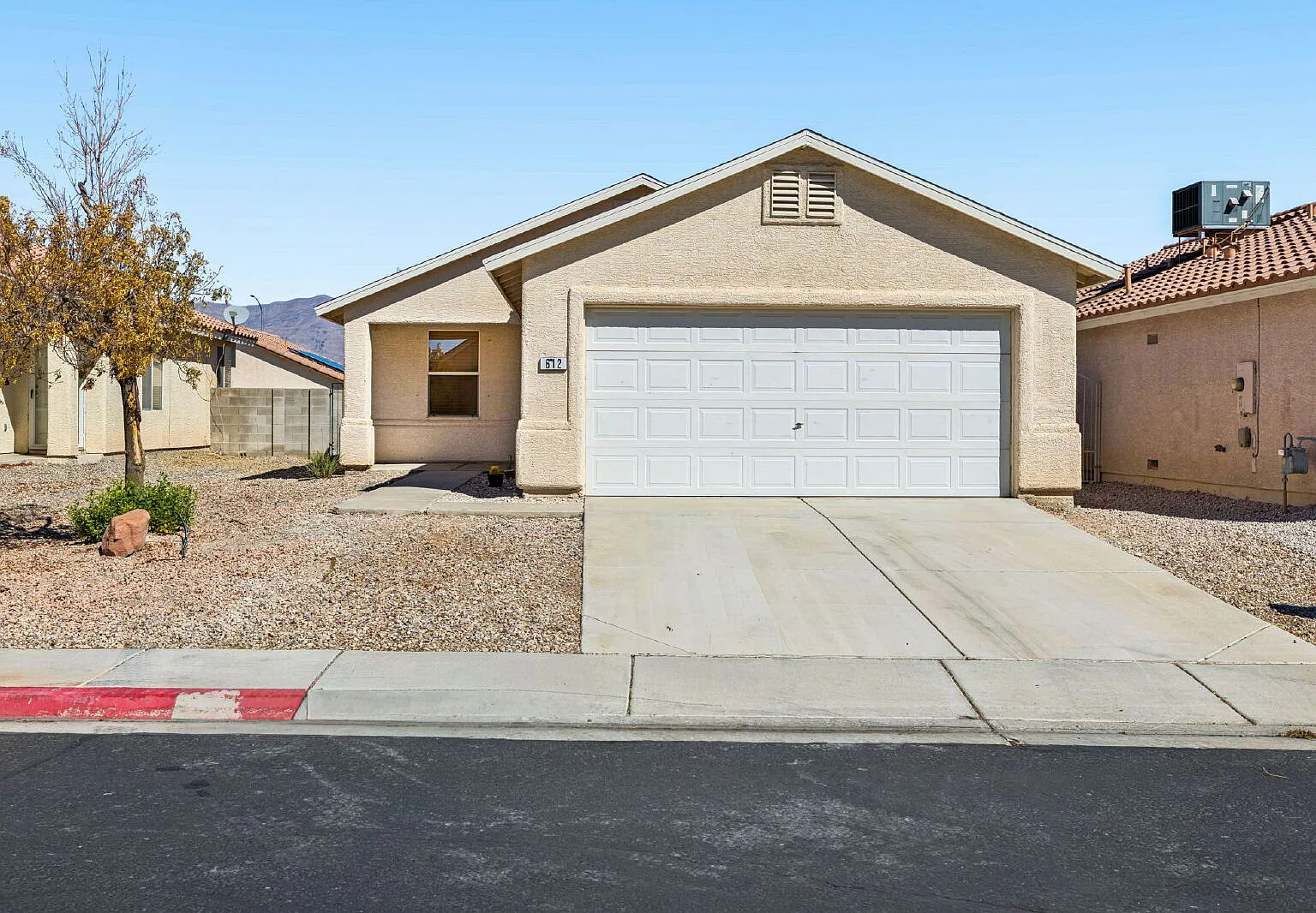 3 bed, 2.0 bath, 1125 sqft, $1,900 — Photo 1