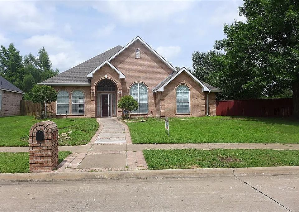 1st image of 102 Somerset Dr
