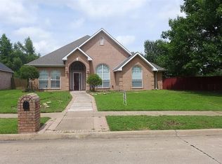 102 Somerset Dr, Garland, TX 75040