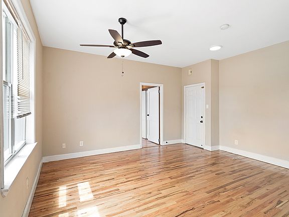 5th image of 2211 Hazen St #1
