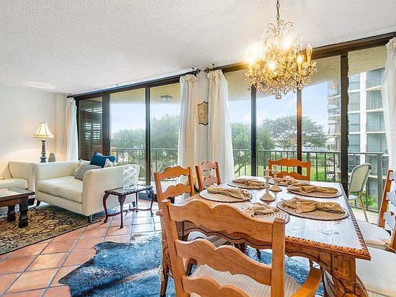 5th image of 899 Jeffery St #3050