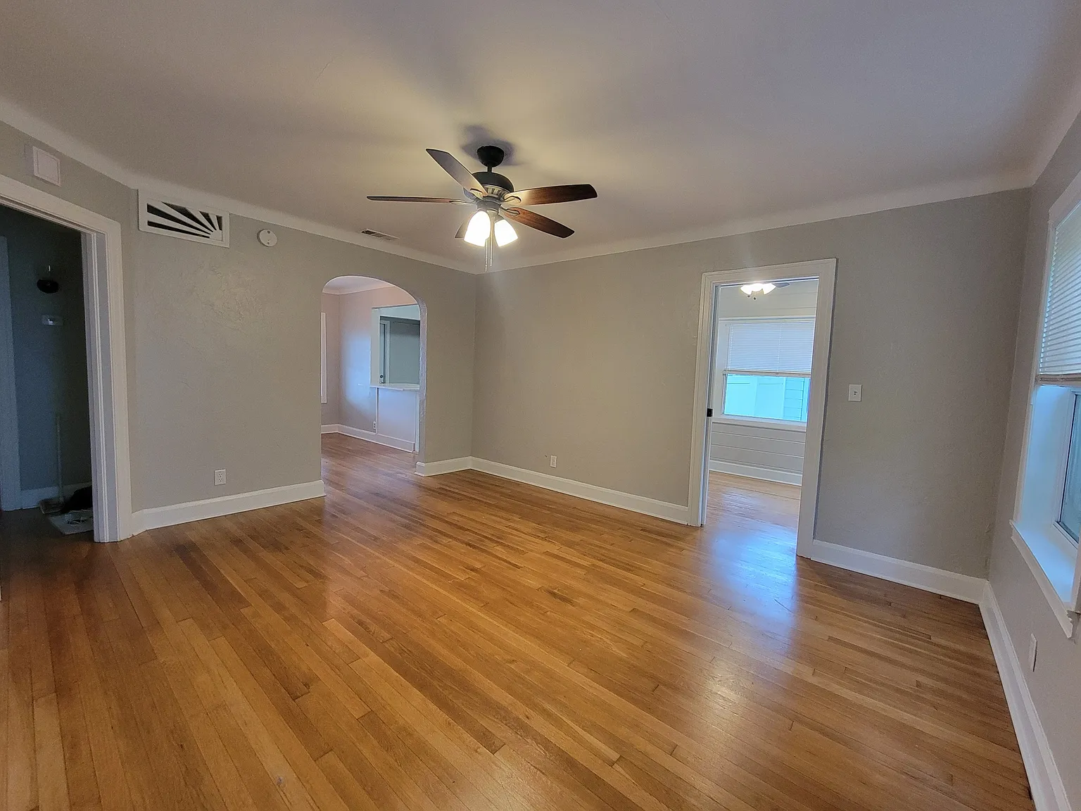 2 bed, 1100 sqft, $2,895 — Photo 3