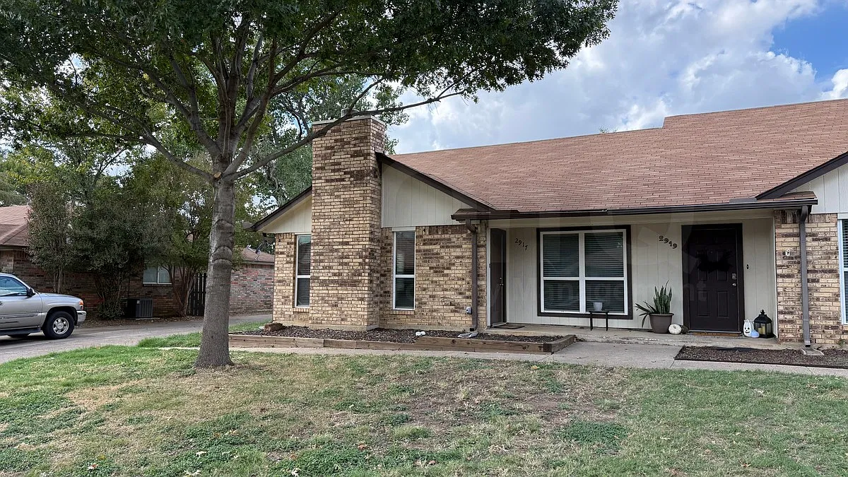 2 bed, 1.0 bath, 990 sqft, $1,750 — Photo 1