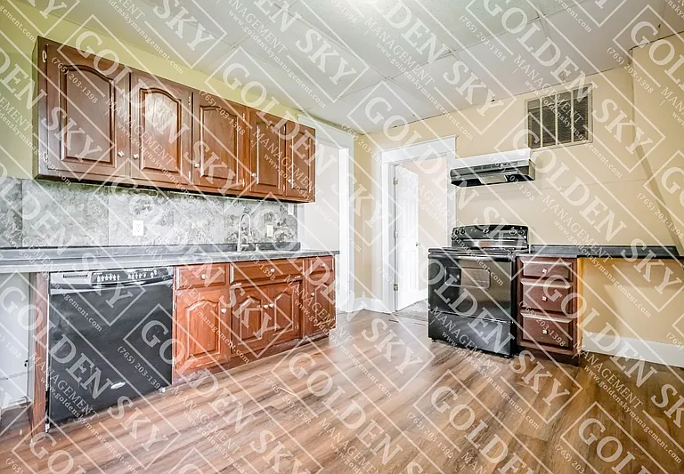907 S Beacon St — Photo 5