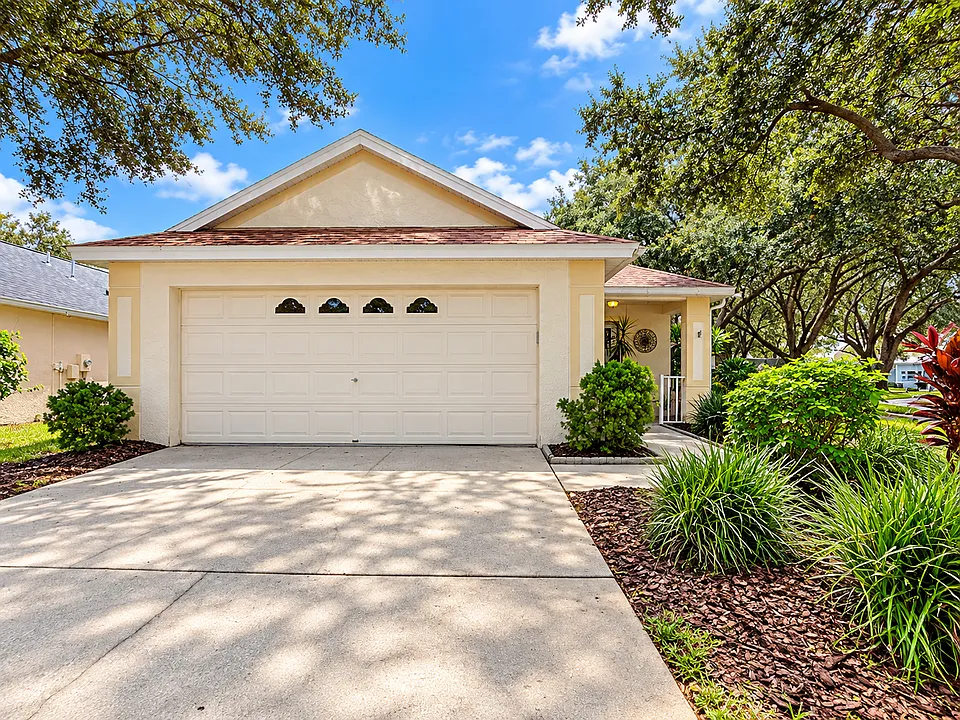 5848 Meadowpark Pl