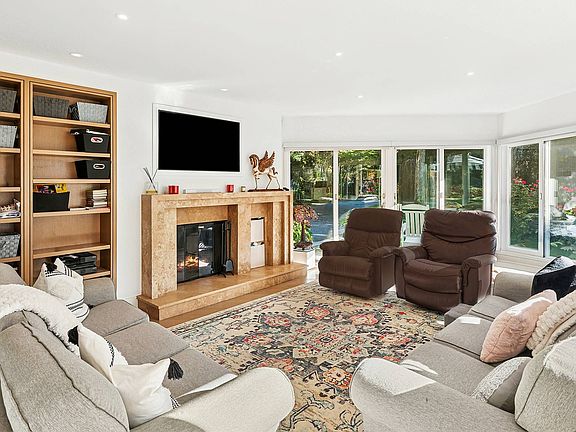 3rd image of 2587 Deerfield Rd