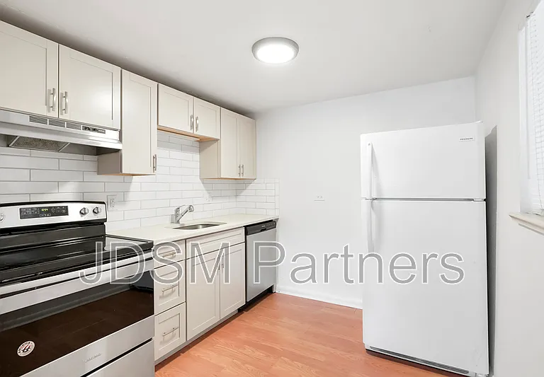 1415 N Pearl St #102 — Photo 3