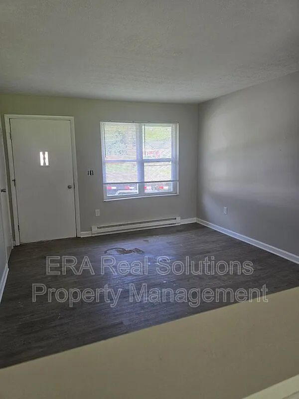 2 bed, 1.0 bath, $950 — Photo 3
