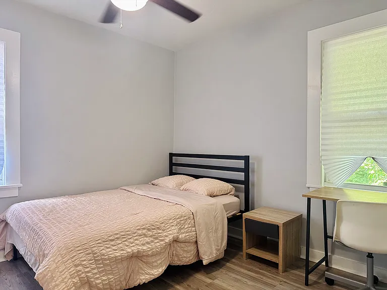 5737 Hobart St #5 — Photo 23