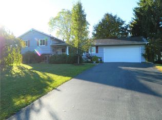 91 Campfire Rd N, Henrietta, NY 14467