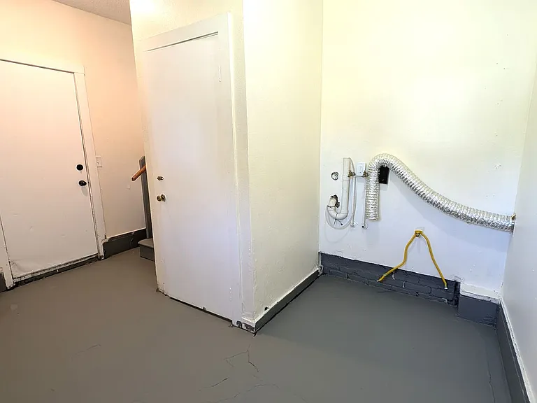 370 Monroe Ave — Photo 10