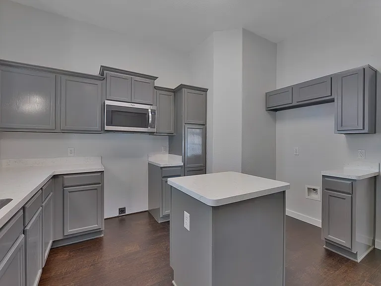 605 Clearbrook St — Photo 23