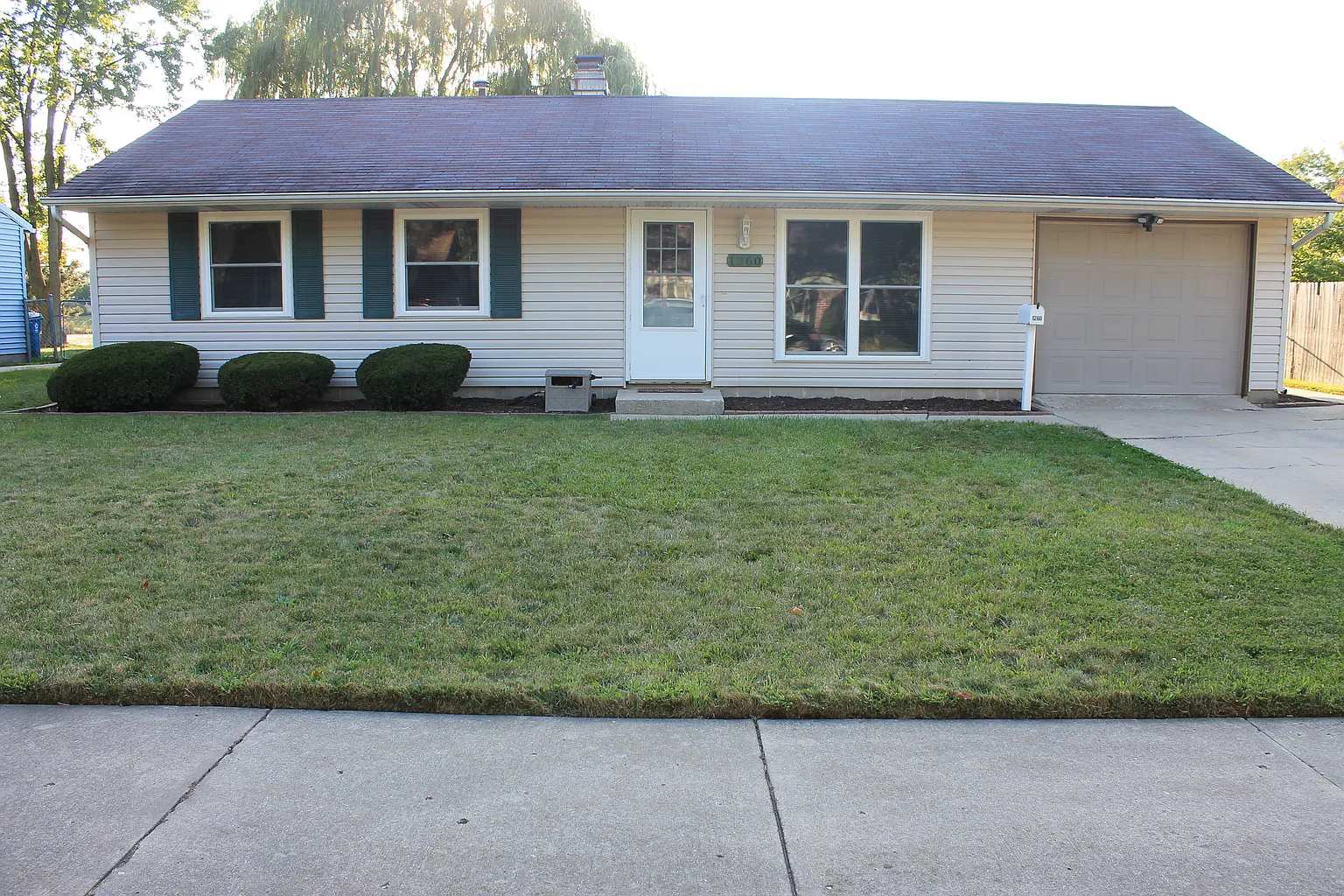 1260 N Elmwood Dr photo 1