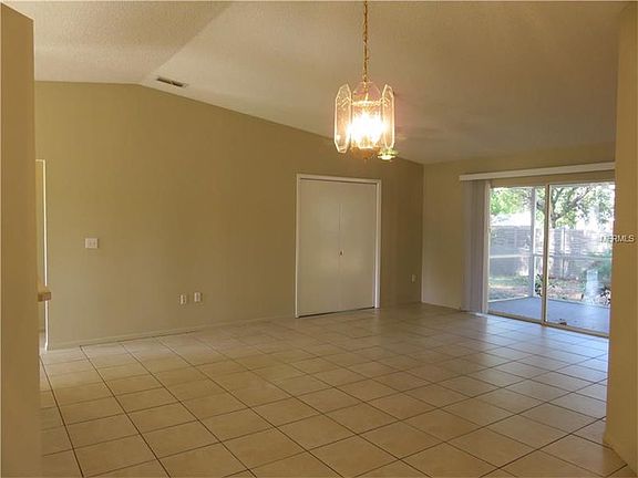 Large Living / Vaulted Ceiling