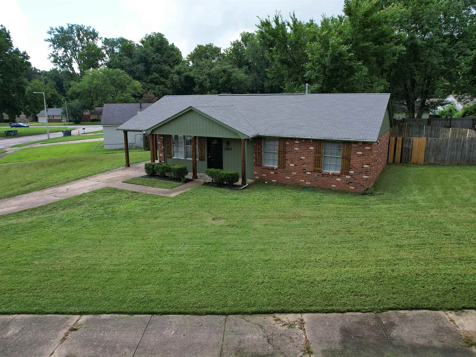 3 bed, 2.0 bath, 1349 sqft, $1,450 — Photo 3