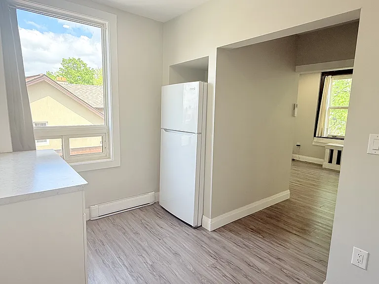 1495 Gladstone Ave #302 — Photo 6