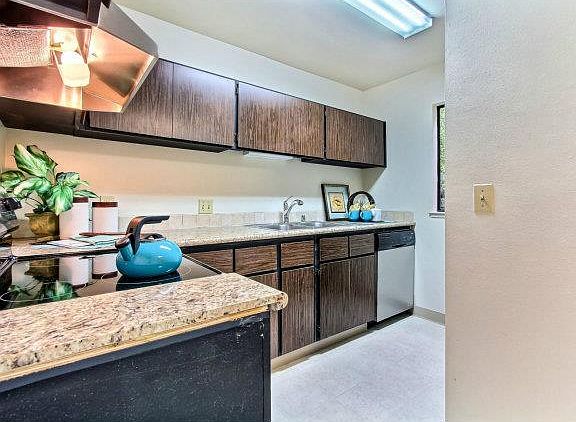 4th image of 972 Kiely Blvd Unit D