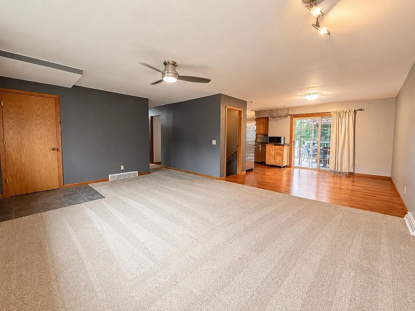 3 bed, 1.0 bath, 1700 sqft, $2,400 — Photo 3