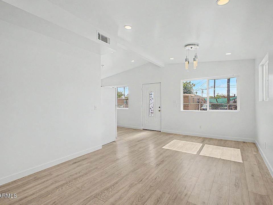 1st image of 6420 W VAN BUREN Street #B4