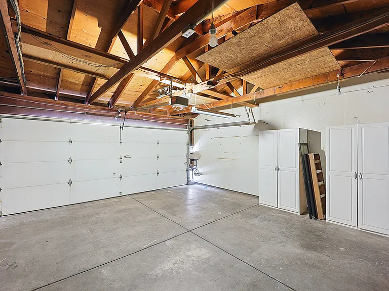 656 Ash Ct — Photo 9