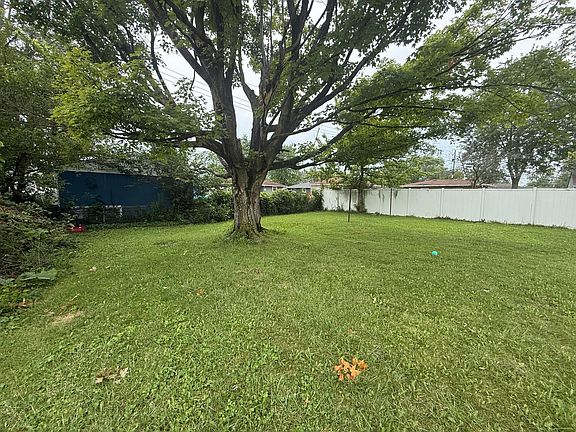 4th image of 3515 Eakin Rd