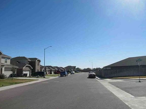 Exterior Neighborhood (street photo)