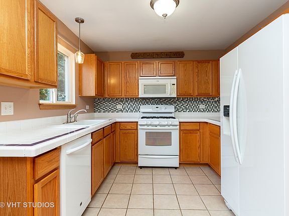 3rd image of 210 Sparrow Dr