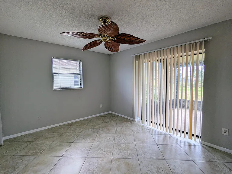 554 SW Lakehurst Dr — Photo 14