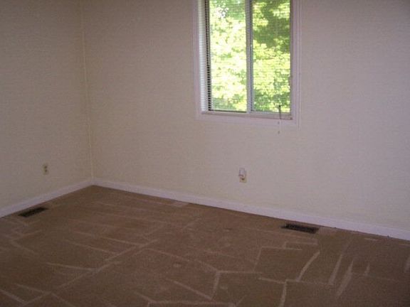 4th image of 768 Meadowcrest Dr