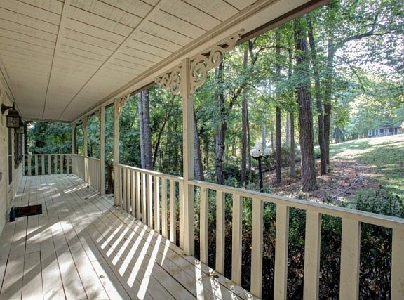 2nd image of 504 Deerbrook Cir