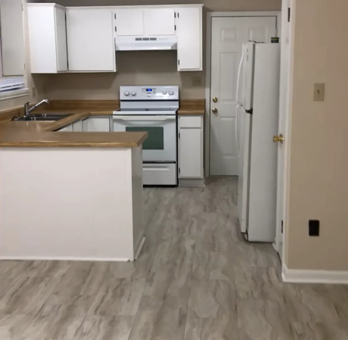 Southport Apartments — Photo 1