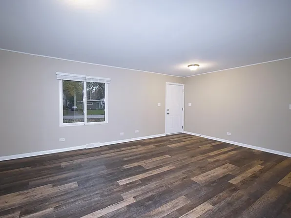 512 Division St, Geneva, IL 60134