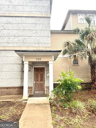 708 Osborne St Photo 1