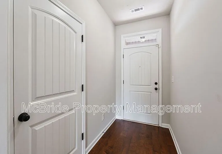 857 Westlawn Dr — Photo 3