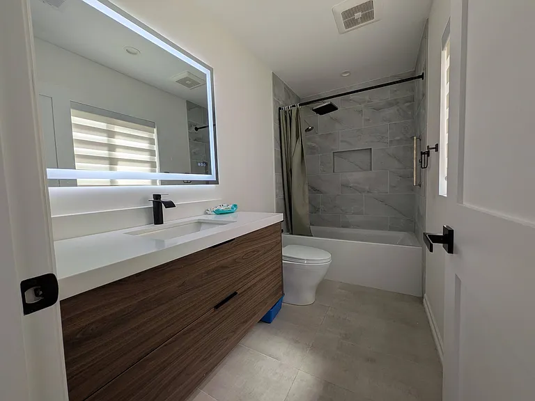 guest room's bath