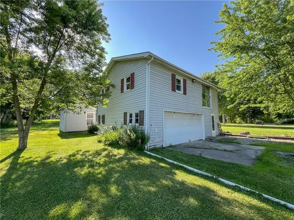 1224 E 13th Ct, Trenton, MO 64683