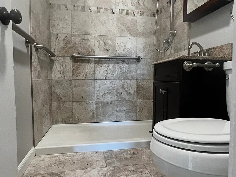 11-17 Dupont Pl #15 — Photo 21