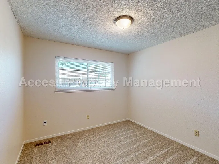 1441 Montclair Dr — Photo 19