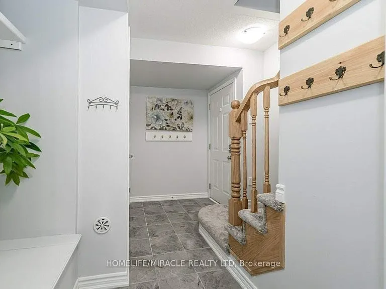929 Apple Hill Ln — Photo 5