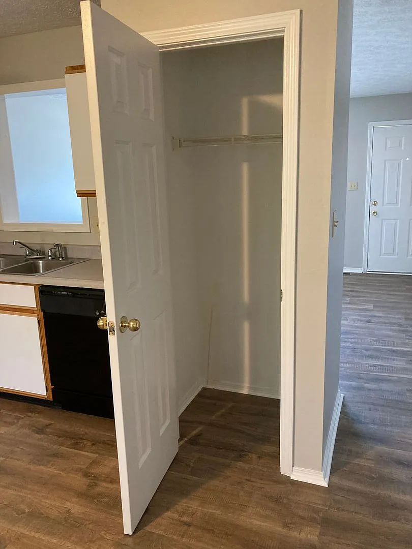 3 Bedroom, 1.5 bath Home — Photo 1