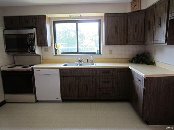 5th image of 9557 Montbrook Dr
